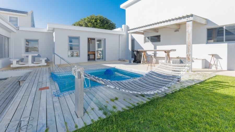 8 Bedroom Property for Sale in Struisbaai Western Cape
